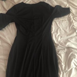 Black dress with ribbed sleeve